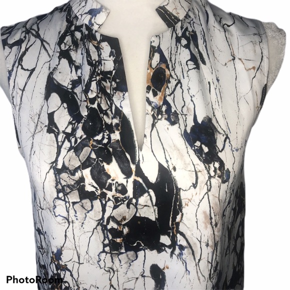 Cooper‎ & Ella Woman's Sleeve Less V-neck Blouse - Picture 2 of 7